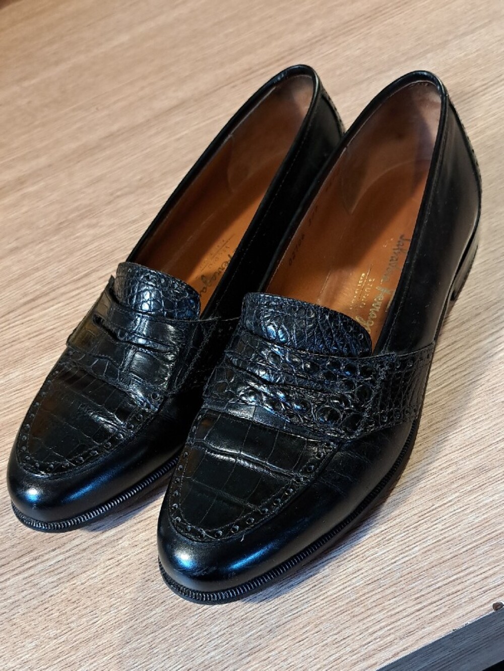 Salvatore Ferragamo Black Croc-Embossed Penny Loafers 9.5 D